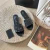 Slipper de mulher Paris praia slides de salto plano Designer de verão Flops Lady Sandals Sapatos Mulheres Hotel Banho