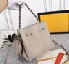 Designer de luxo Totes de couro Bella Tote Bolsas de perfuração Bolsas clássicas para mulheres com bolsa de bolsa Bolsa de bolsas de ombro de bolsa