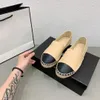 Klassieke luxe ontwerper Lazy Shoes Echte lederen dames Espadrilles Glip op Loafers Shoe Brands Comfortabele canvas platte vissersschoenen kanaal Zapatos YS