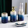 Set di accessori per il bagno Accessori per la toilette da bagno in ceramica di lusso leggero Decorazione Organizer Decor Dispenser per shampoo Spazzolino da denti Portasapone