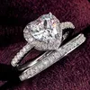 Pierścienie zespołowe Huitan Hot Trendy 2PCS3PCS Pierścienie dla kobiet luksusowy srebrny kolor genialny sześcien cyrkonu