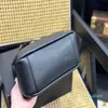 2023 New Underarm Bag Luxury Designer 여성 핸드백 대용량 패션 다목적 원한 어깨 조절 가능한 어깨 끈 일일 통근 간단하고 웅장 함