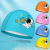 Kaps Nya barns bekväma andningsbara tecknad Cutoy Pu Waterproof Universal Boys and Girls High Elastic Swimming Hat P230531