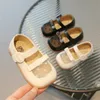 Yeni İlkbahar/Yaz Spor Ayakkabıları Çocuk Günlük Çocuk Ayakkabıları Kızların Orijinal Deri Nefes Beklenebilir İçi Boş Yumuşak Sole Bow Prenses Ayakkabıları