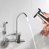 Robinets de cuisine Robinet mural en acier inoxydable Bec pivotant Robinet d'évier à double trou avec pulvérisateur de bidet Pommeau de douche Mélangeur d'eau froide