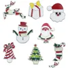 Dekoracje świąteczne kreskówka broszka śliczna Święty Mikołaj Snowman Bell Elk Tree Pin Piękny Xmas Stocking Badge Dekoracja DBC Drop DHDB5