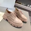 kvinnors avslappnade sportskor resor mode vita kvinnor snörning sneaker 100% ljus lack tjock botten sko designer plattform lady sneakers stor storlek 35-42 med låda