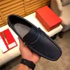 16Modello di marca di lusso Casual in vera pelle scamosciata Designer Mocassino Scarpe da uomo Morbide e comode Scarpe da guida Uomo Mocassini Calzature per uomo Moda appartamenti