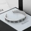 2023 Neues Designer-Schmuck-Armband-Halsketten-Ring-Chaopai-altes Armband aus weißem Kupfer ist beliebt, schlicht und außergewöhnlich