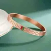 2023 Nuovo braccialetto di gioielli di design collana anello Bracciale netto rosso femminile intarsiato geometrico oro confezione indipendente