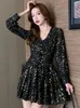 Повседневные платья элегантное платье для вечеринки черное металлическое скин V-образное вырезок с длинным рукавом A-Line NightClub Ruffled Leather Top Top