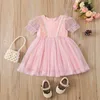 Mädchen Kleider 1-6T Kinder Puffärmel Kleid mit Feder Quaste Dekoration Mesh Nähte Sommer Puffärmel Feder Mesh Mode Kleid AA230531