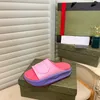 Zapatilla de diseño zapatilla de lujo para hombre mujer sandalias diseño de letras fluorescentes para hombre diapositiva estilo de moda zapatillas temperamento cien con enviar caja de regalo