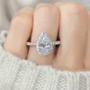 Pierścienie zespołowe vintage romantyczne silve koloru obiecująca dla kobiet wykwintna biała moissanite gruszka kształt pierścionka modna biżuteria imprezy J230531
