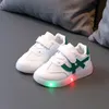 Sneakers Dzieci swobodne buty do biegania z lekkim chłopcami LED dziewczęta moda wiosna oświetlone niesłuszne sportowe buts 230530