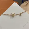 Ny 18K Gold Plated Luxury Pendant Letter Flower Pendant Necklace Designer Fashion Simple Rostfri Steel Armband Wedding Party Gift Crystal Necklace