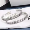 Designer smycken halsband ring fyrkantig ihålig ut snidad mönster par armband ljusarmband hög kvalitet