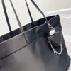 Bolso de bolso para mujeres diseñador bolso de bolso de nylon negro bolso de compras casual grande capacidad con bolsa triangular301h