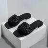 Designer de luxe Diapositive Pantoufles D'été sandales femmes Plage Intérieur Plat Tongs En Cuir Dame Femmes Mode Classique Chaussures Dames