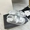 Designer-Sandale, Damen-Sandalen, Dad-Sandale, Plateau-Slipper, Kristall-Kalbsleder-Schuhe, gesteppte Sandale mit Metallknopf, klassische schwarze weiße Slides, Strand-Flip-Flops, 35–40