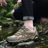 Nya män casual skor mode utomhus par skor andas av mesh sneakers icke-halk bekväma vandringskor märke män skor