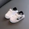 Sneakers mode randiga baby sneakers mjuka botten sprotskor för pojke flickor non-halp småbarn baby casual lägenheter utomhus barn skor vår 230530