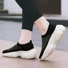 2023 Scarpe da donna grandi Cuscino d'aria Tessuto volante Sport One Foot Dance Scarpe da donna casual Scarpe a dondolo Scarpe a calzino