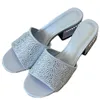 Pantoufles d'été chaussures de marque pour femmes nouvelles chaussures de plate-forme de mode sandales en diamant sexy diapositives en métal à bout ouvert chaussures de piscine en cuir gelée clour chaussures perles