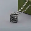 20% de réduction 2023 Nouveau design bijoux bracelet collier anneau Carré de la famille ancienne faite de la chaîne de la clavicule du couple pendentif motif creux de style ancien