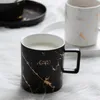 Bottiglie d'acqua Tazze da caffè in ceramica di marmo nordico di lusso Tazze condensate Caffè Tè colazione Tazze da latte Piattino Completo con piatto Cucchiaio Set Ins 231130