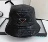 Designer kapelusz czapka czapka czapka dla mężczyzn kobieta p-litera casquette czapka skórzana czapka cotten cap czapka casquettes fisherman wiadra czapki zimowe ciepłe świąteczne gif