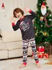 Trajes a juego de la familia Ropa Conjunto de pijamas de Navidad Moda Sombrero de Navidad Impresión de letras Padre Mamá y yo Disfraz Mono para bebé Paj 231201