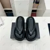 Lyxdesigner Kvinnor svamp Cake Flip Flops Flat Sidlippers Sandaler Fashion Hot Selling Explosion With Box och Dust Bag 35-41