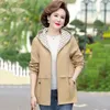 レディースジャケットスプリングコート2023ファッションウエスタンスタイル中年の薄いジャケットトップと昔の女性秋のウィンドブレーカー