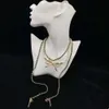 24SS Designer Channel Xiangjia 23 Summer New Pearl Chain Stapled med vindläder som bär långt flerskiktad båge liten Xiangfeng mässingshalsband