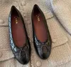 Ballerine firmate scarpe casual patchwork bicolore sandali classici firmati moda donna primavera e autunno Chanel scarpe Chanelle fiocco punta tonda in nudo