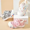 First Walkers Baby Girl Shoes Classic Net Sneakers Born Boys Girls Spädbarn Toddler Soft Sole Antislip 231201