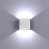 Vägglampa moderna LED -lampor pir rörelse sensor vattentät upp och ner inomhus utomhusbelysning för korridor trappor innergård