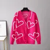 Pulls pour femmes Rose Femmes Oversize Cardigan avec coeurs Imprimer Doux Col V Veste tricotée Bouton d'hiver élégant Vintage pour Office Lady 231201