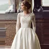 2024 Elegant A-Line Long Wedding Dress Scoop långa ärmar Lace Appliques knappar tillbaka Satin Bridal klänningar svep Train Custom Made Vestidos de Novia