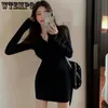 Stedelijke sexy jurken Zwarte gebreide jurk met lange mouwen Dames Trui Slanke strakke sexy heuprok Effen kleur Eenvoudig casual Koreaans Mode zoet gotisch 231130