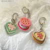 Nyckelringar Lanyards Vintage Heart Birthday Cake Keychain Söt söt desserthänge Keyrings ryggsäck Ornament Telefon Charm Tillbehör R231201