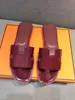 Designer Bekväm och andningsbara kvinnors tofflor Summer Versatile Clogs Women's Shoes High Quality Platform Sandaler Classic Three Color Regular Size