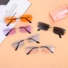 Güneş Gözlüğü 1 PC Kadınlar Vintage Lüks Tasarım Dikdörtgen Rimless Güneş Gözlükleri Retro UV400 Gradyan Moda Unisex Gözlük 231130