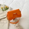 Sac à bandoulière en cuir Pu Texture Orange, sacoches avec chaîne, mode coréenne, petit sac carré, vente en gros, 2023 FMT-4013