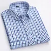 Camisas casuais masculinas versátil xadrez oxford camisa de algodão frontal bolso regular ajuste botão único vestido de colarinho grosso