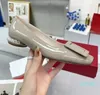 Lederen balletflats gesp geworden kristal lage hakken zomerontwerpschoenen vierkante teen slip op voetkleding