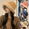 Geniş Memlu Şapkalar Kova Şapkaları Moda Kılavuz Kürk Kova Şapkası Kış Kış Kalın Sıcak Yumuşak Peluş Balıkçı Panama Cap Femme Vintage Lamb Polar Şapkalar 231201