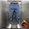 Męskie spodnie modne styl ulicy chude dżinsy męskie ciepłe plus aksamitne jeansowe vintage myjne solidne spodni męskie dżins 231201