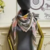 Sciarpa quadrata da donna 100% twill di seta materiale stampato modello bellissime sciarpe scialle misura 110 cm -110 cm